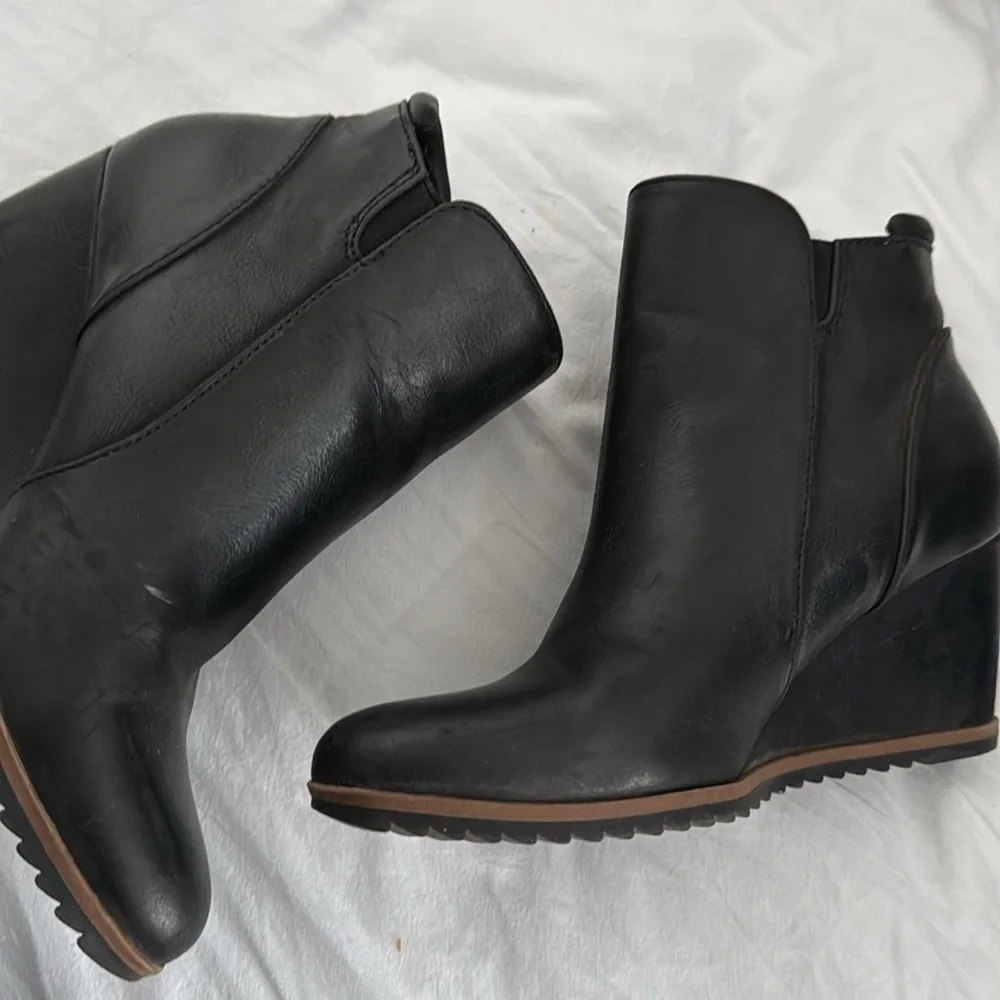 Naturalizer Soul Women's Haley Wedge Ankle Bootie